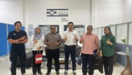 undefined Mungkin imej 6 orang dan teks