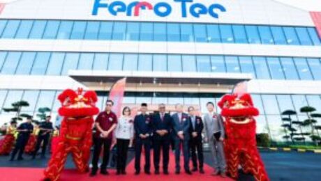 Mungkin imej 9 orang dan teks